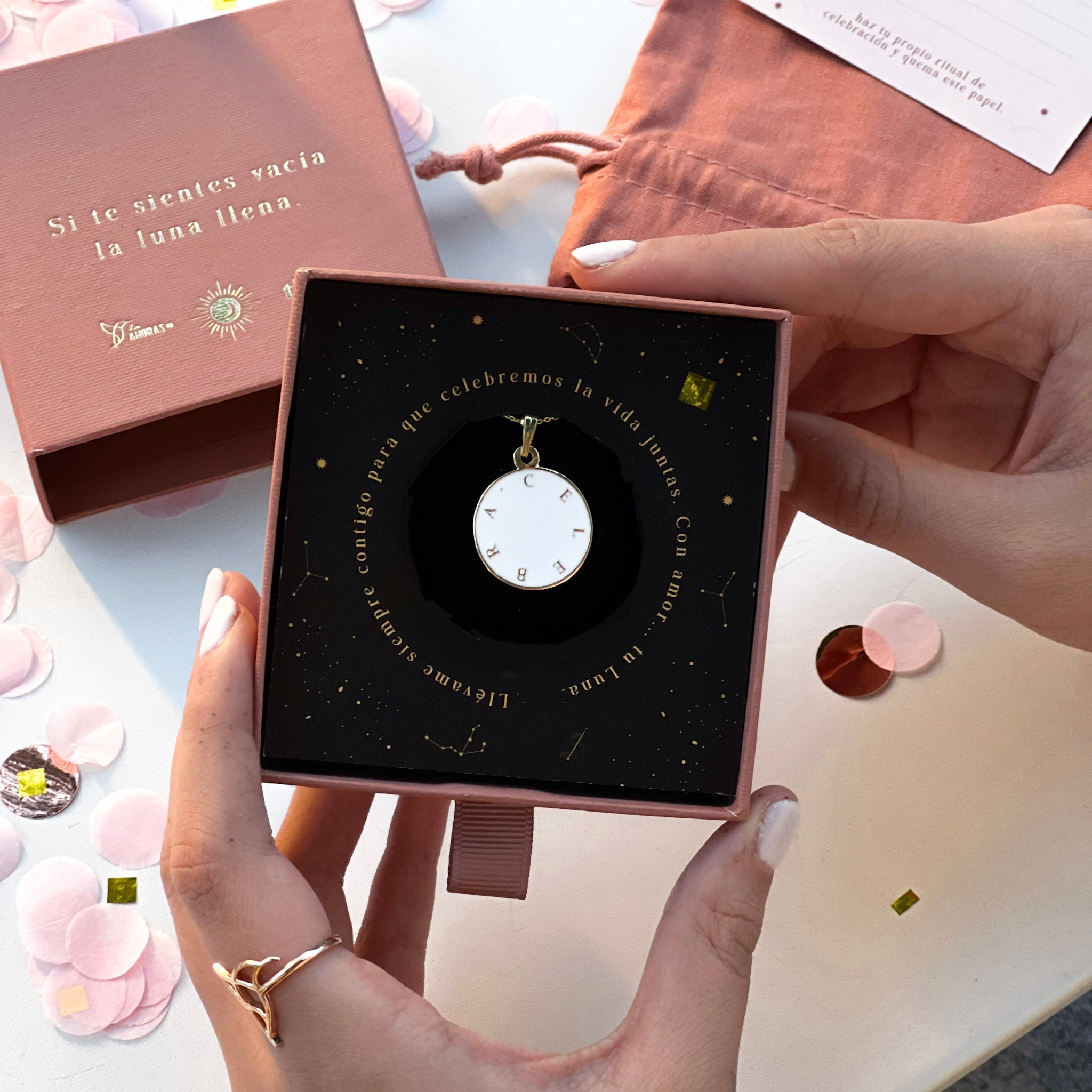 Colgante CELEBRA - LOS AHORAS