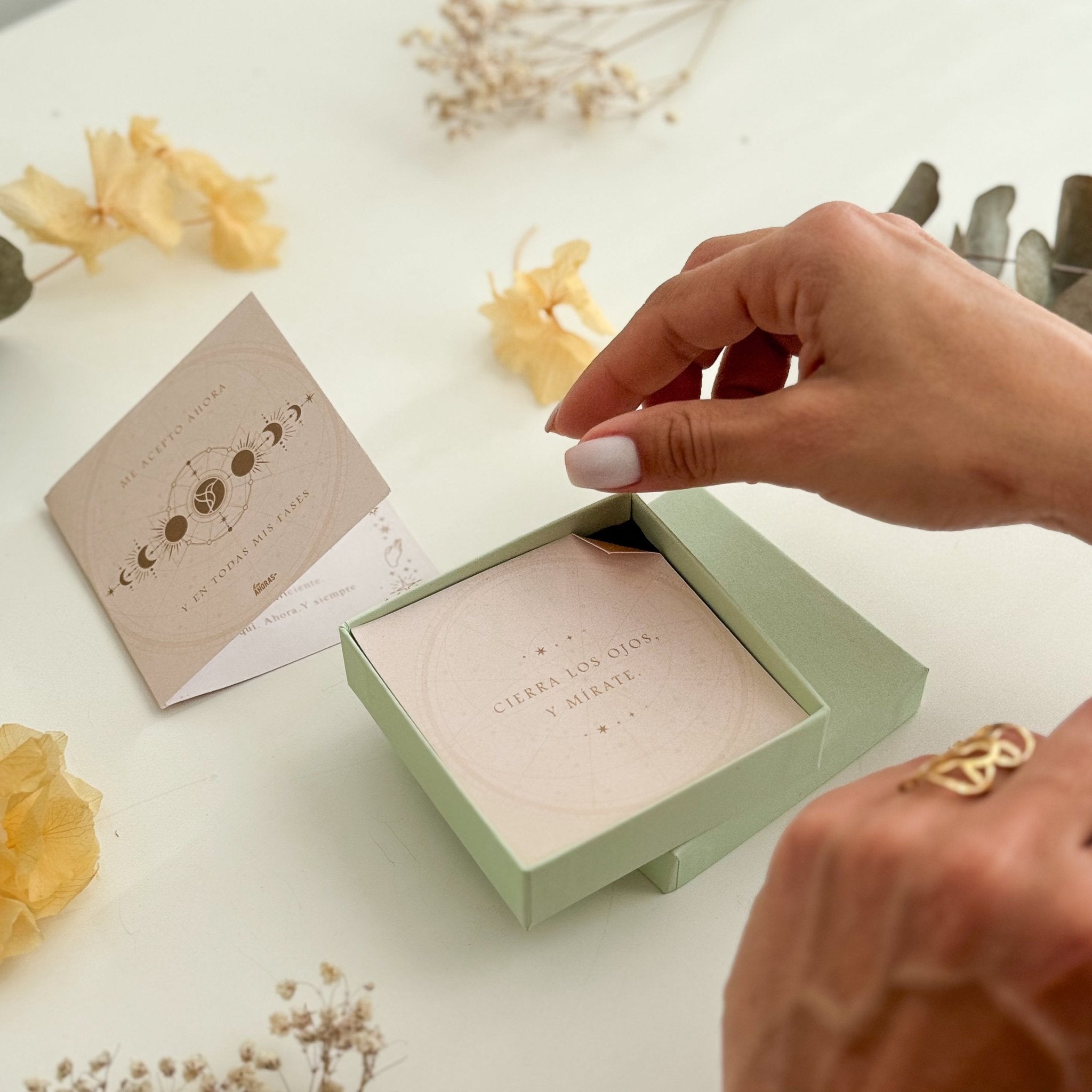 Colgante "Me acepto Ahora y en todas mis fases" - LOS AHORAS